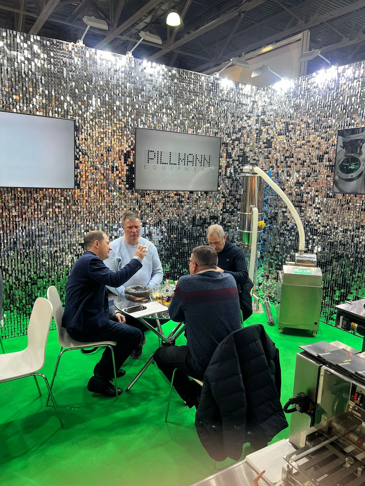 PHARMTECH & INGREDIENTS 2023 - фотоотчет с первого дня выставки